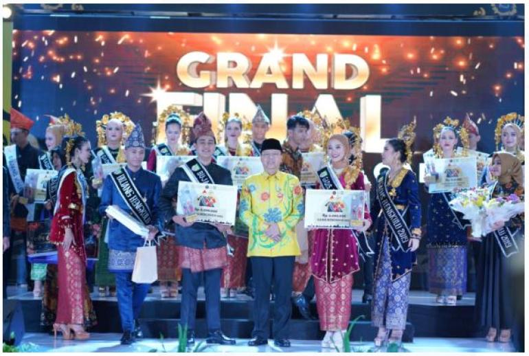 Sondy dan Shinta Dinobatkan sebagai Bujang Gadis Bengkulu 2022