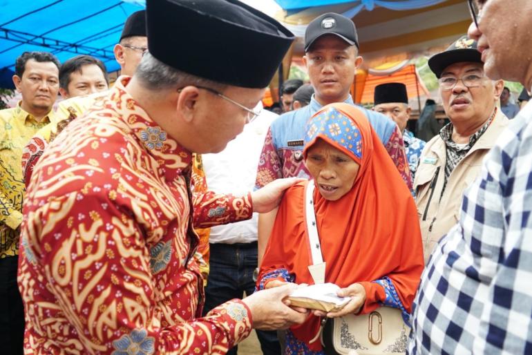 Gubernur Rohidin Wujudkan Mimpi Warga Kaur Miliki Rumah Layak Huni