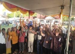 Foto bersama Rohidin Mersyah
