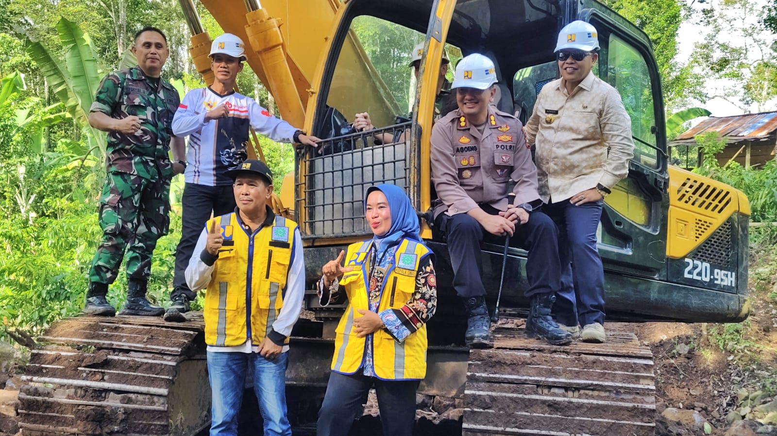 Bupati dan Wabup Lebong Hadiri Peletakan Batu Pertama Pembukaan Badan Jalan Penghubung Bungin-Bukit Nibung