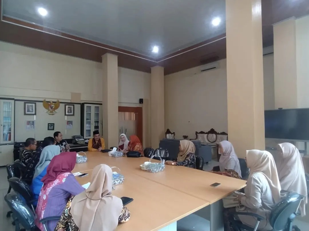 Serahkan Piagam Akreditasi Perpustakaan, DPK Dorong Peningkatan Minat Baca