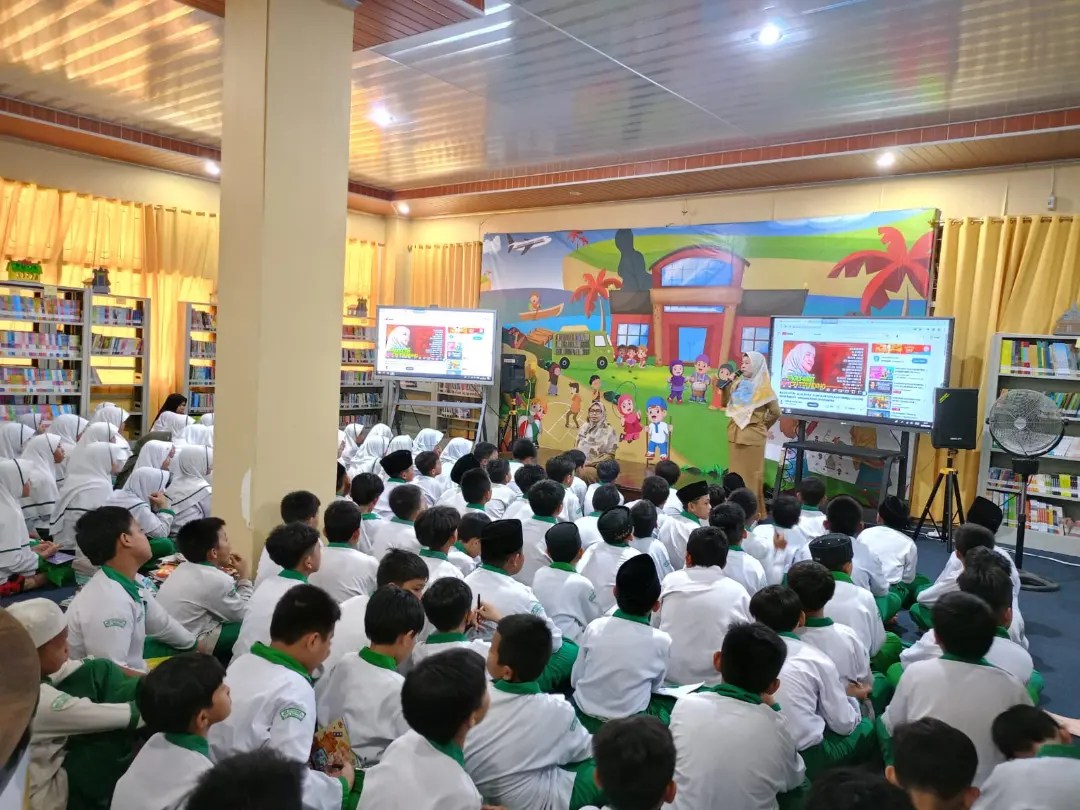 Kunjungan SD MI Humairah, Pustakawan DPK Perkenalkan Manfaat dan Fasilitas Perpustakaan