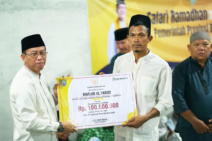 Pemprov Bengkulu Serahkan Dana Hibah ke 10 Masjid