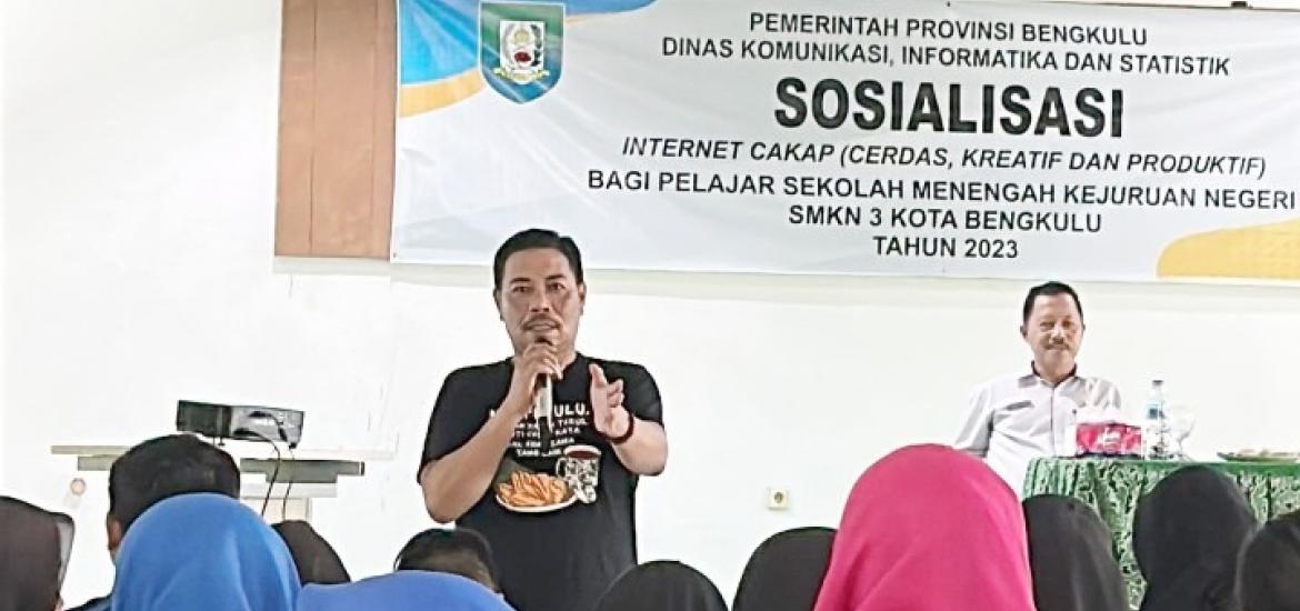 Dewan Provinsi Isi Acara Sosialisasi Internet Cakap