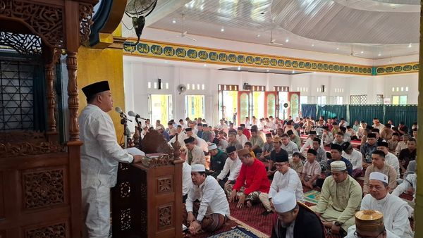 Bupati Seluma Sholat Idul Adha di Masjid Agung Baitul Falihin