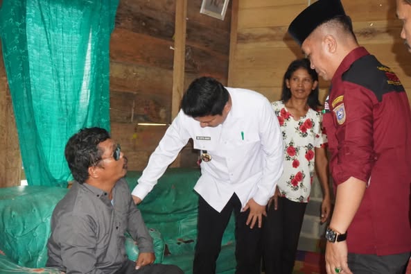 Bupati BU Salurkan Bantuan Bagi Keluarga Pra-sejahtera dan Penyandang Disabilitas