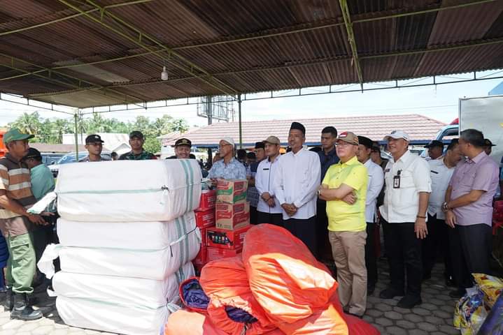Gubernur Rohidin Beri Bantuan Korban Kebakaran di Bengkulu Utara