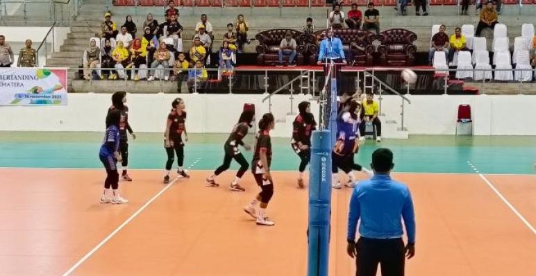 Ringkasan Pertandingan :  Set pertama Tim volly Putri Bengkulu kalah dengan Skor 10-25. Set kedua dimenangkan Tim Volly Putri Babel dengan Skor 25-12. Set ketiga.pemain Volly Putri babel Tim Volly Putri Babel menang lagi dengan skor 25-13. Pertandingan berlangsung seru dengan jual beli serangan namun Tim Volly Putri Bengkulu harus takluk dari Tim Volly Putri Babel.