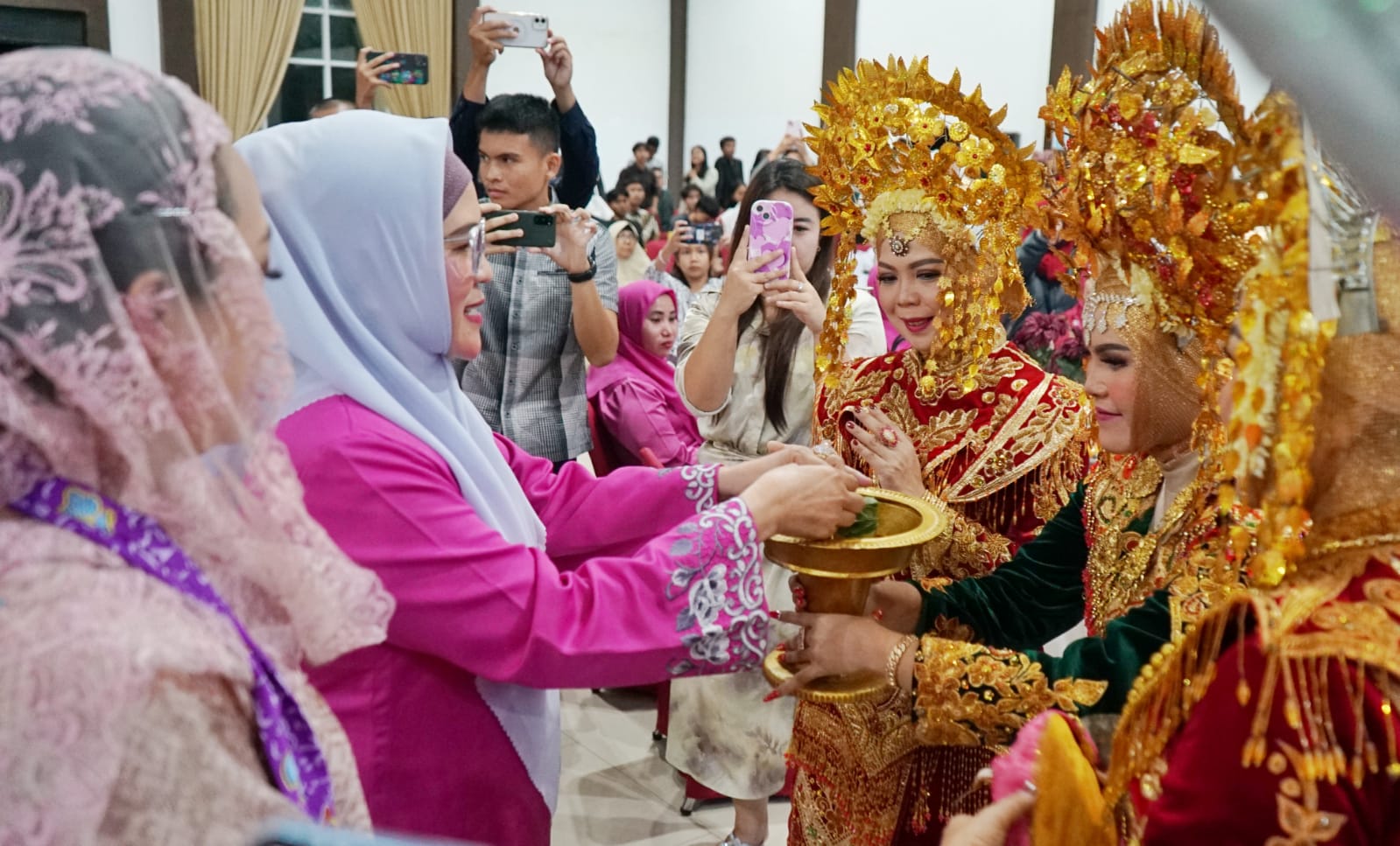 Ketua TP PKK Hadiri Pelantikan Bundo Kanduang DPW IKM