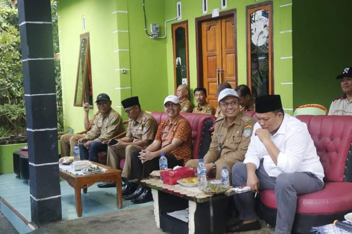 Terobos Hujan, Bupati Seluma Kunjungi Desa Muara Danau