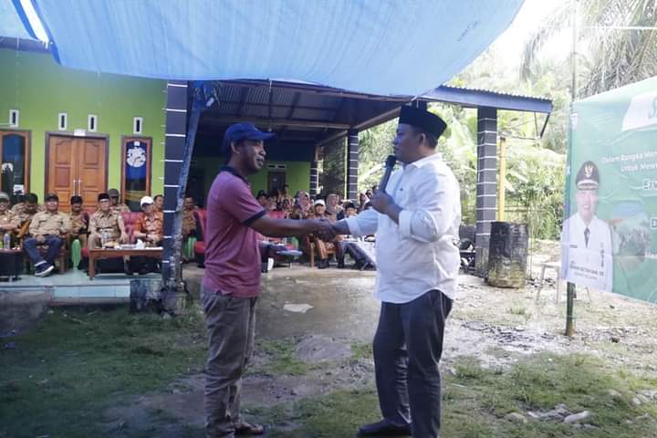Terobos Hujan, Bupati Seluma Kunjungi Desa Muara Danau