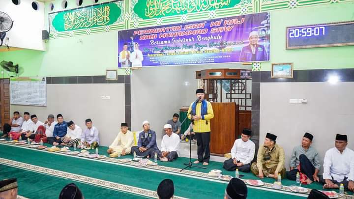 Gubernur Rohidin Berikan Bantuan ke Masjid Raudhatul Jannah