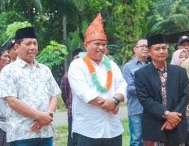 Bupati Seluma dan Sekda Warga Desa Napal Melintang