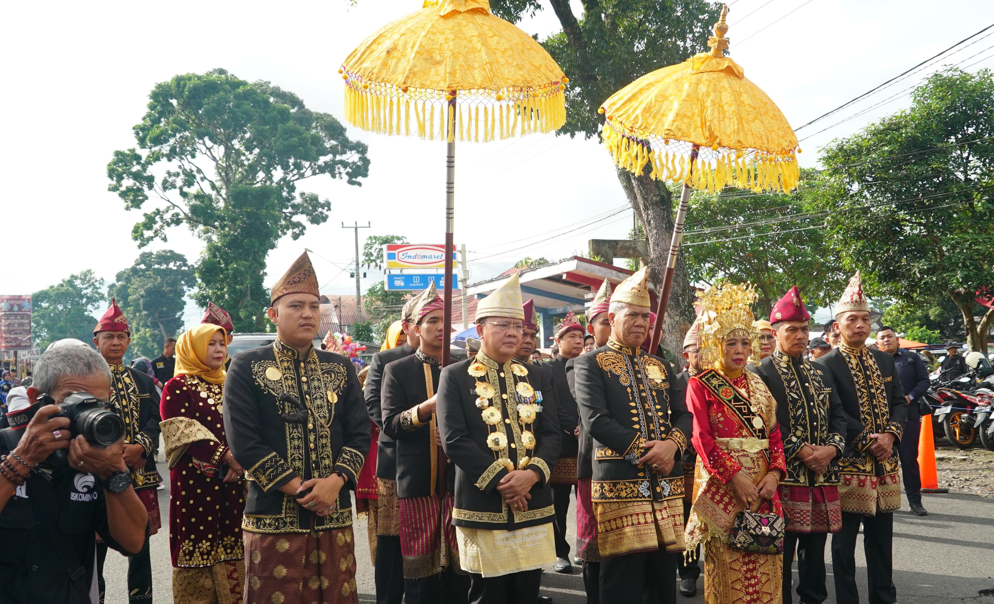 Gubernur Rohidin Hadiri Festival Budaya Daerah