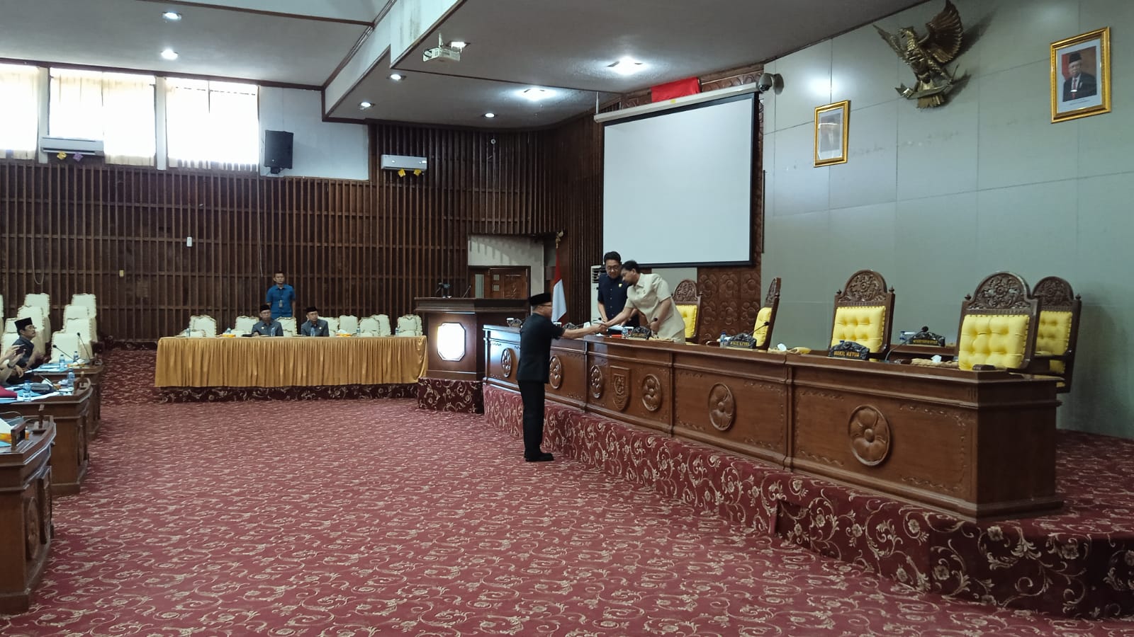 Gubernur Rohidin Sampaikan Nota Penjelasan Raperda Perubahan atas Perda Nomor 6 Tahun 2016