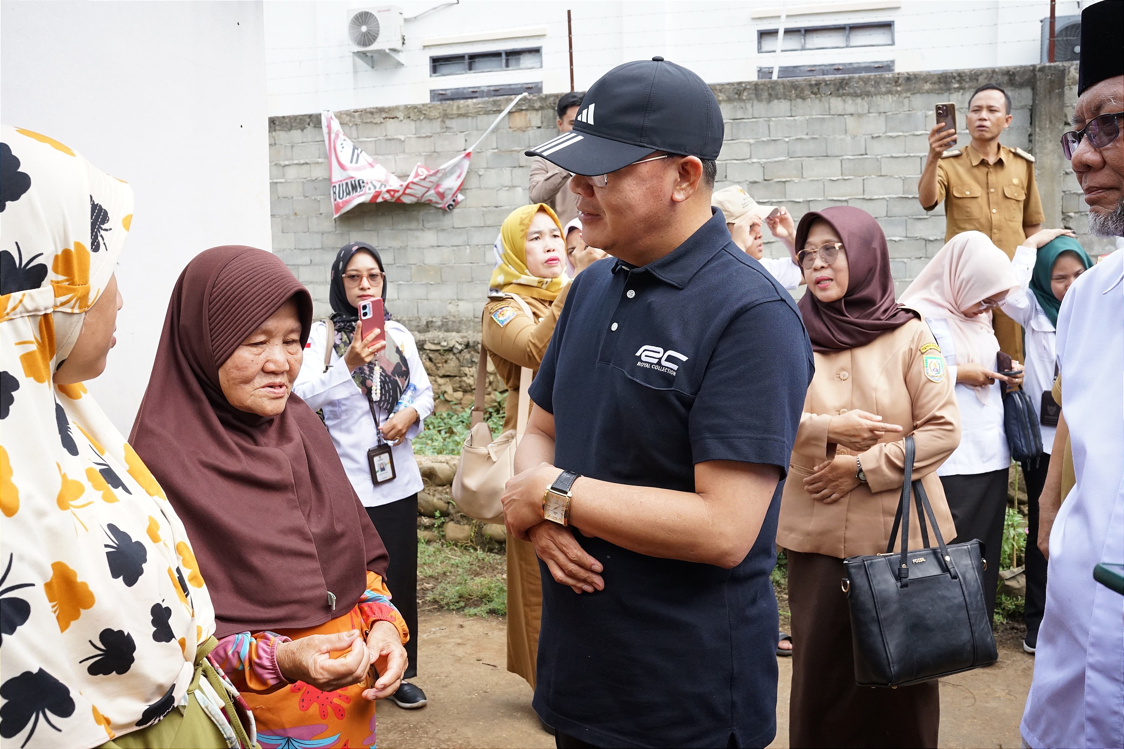 Gubernur Bengkulu Salurkan Tali Asih Bedah Rumah