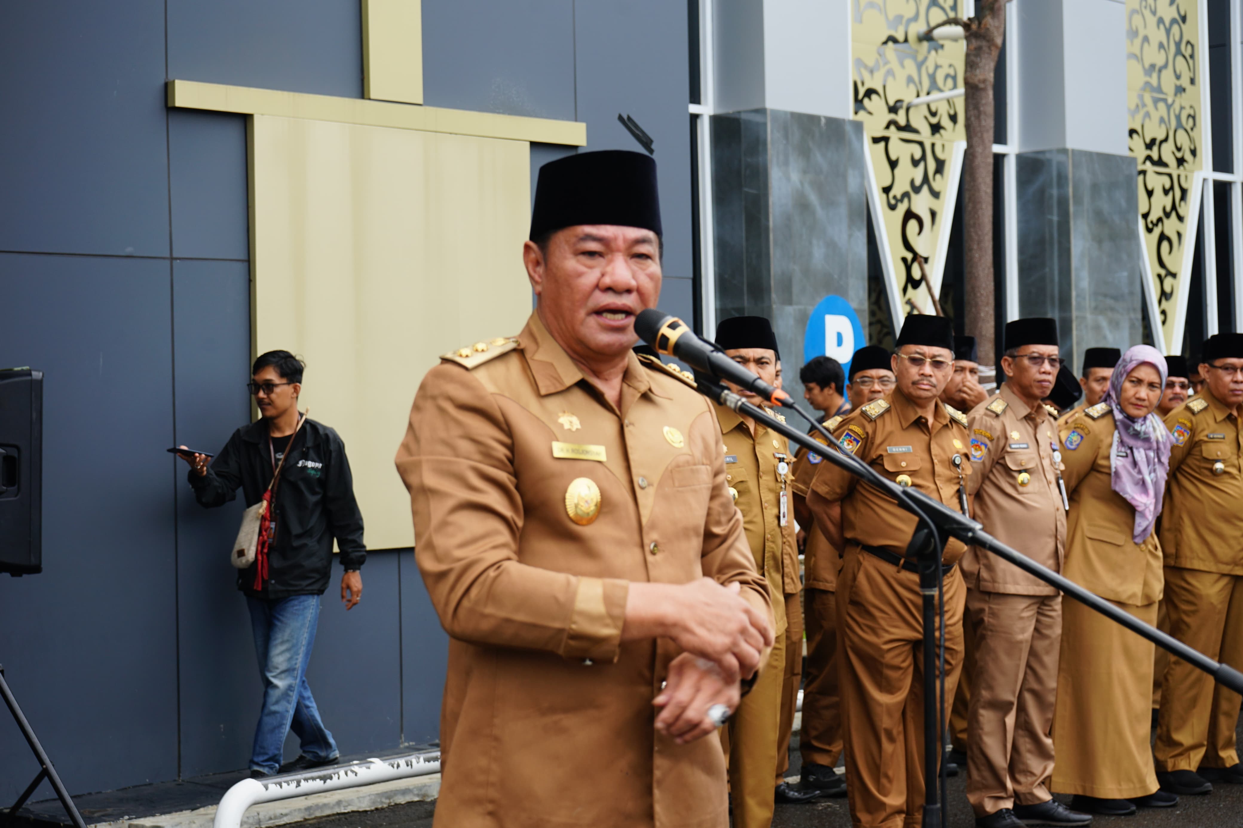 Ini Pesan Wagub Rosjonsyah Terkait Pelayanan Administrasi