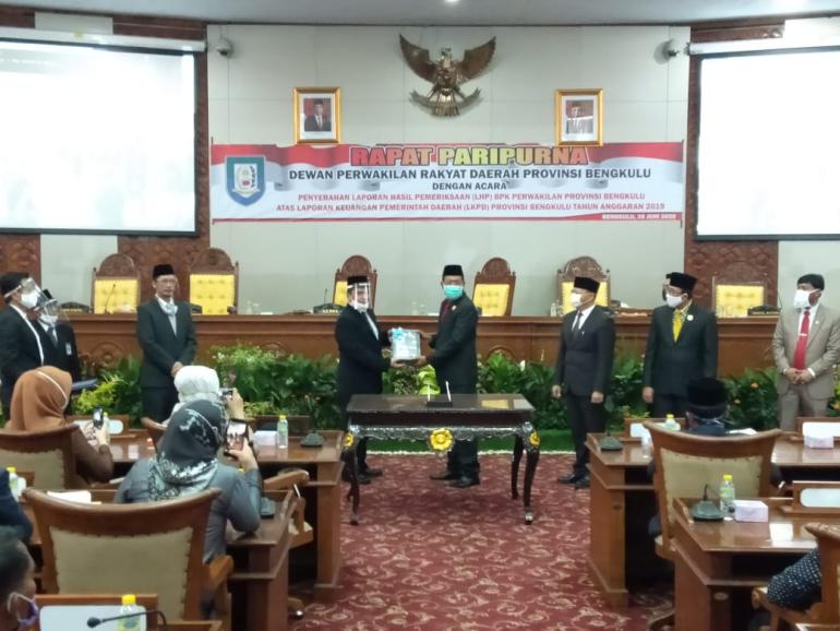 Paripurna Penyerahan LHP BPK Pemprov Bengkulu Raih WTP