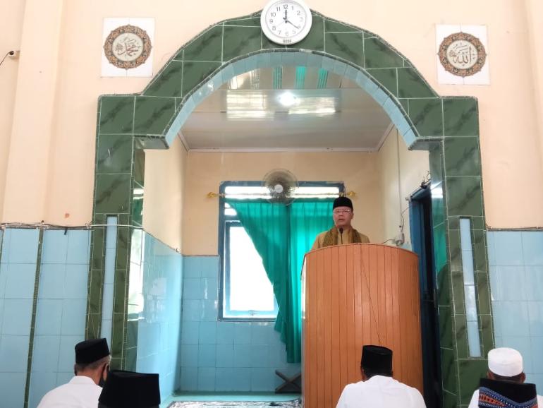Isi Khutbah Jum'at di Masjid Baitur Rahman, Gubernur Rohidin Jelaskan Pentingnya "Mastatho'tum"