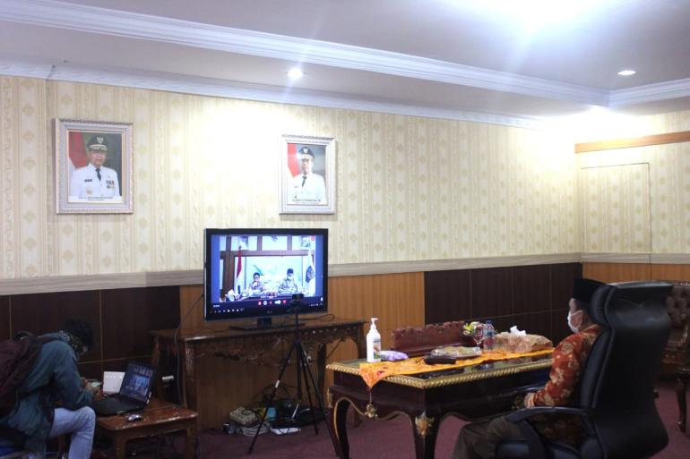 Sekretaris Daerah Provinsi Bengkulu, Hamka Sabri mengikuti Rakor kebijakan penyusunan APBD TA 2021