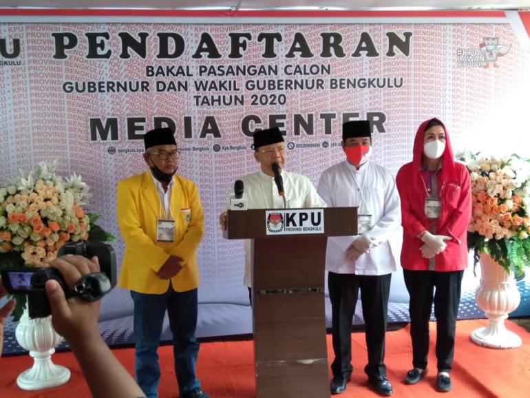 Rohidin-Rosjonsyah Daftarkan Diri ke KPU Provinsi Bengkulu