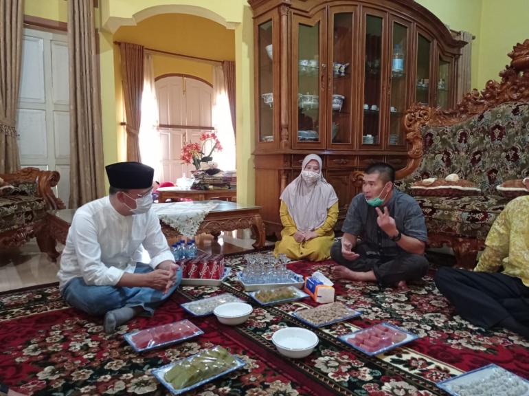 Rohidin Mersyah bersama Masyarakat