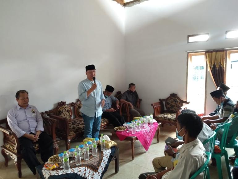 Tokoh Masyarakat Kemumu bersama Haryono