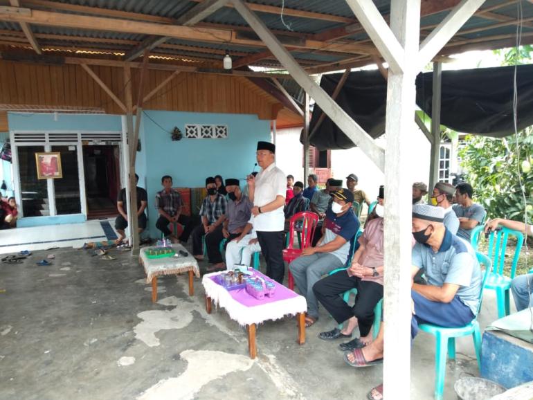 Cagub Rohidin Melayat