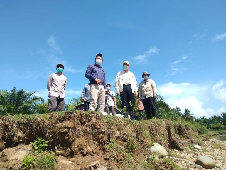 Rohidin Mersyah meninjau Pesisir Pantai