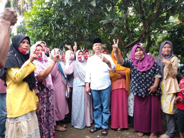 Foto bersama Rohidin Mersyah