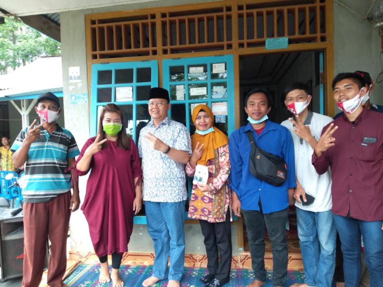 Foto bersama Rohidin Mersyah