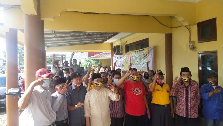 Foto bersama Rohidin Mersyah