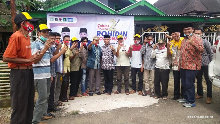Foto bersama Rohidin Mersyah