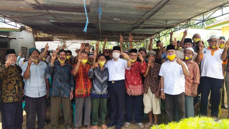 Foto bersama Rohidin Mersyah