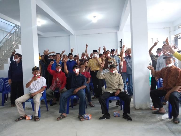 Foto bersama Rohidin Mersyah