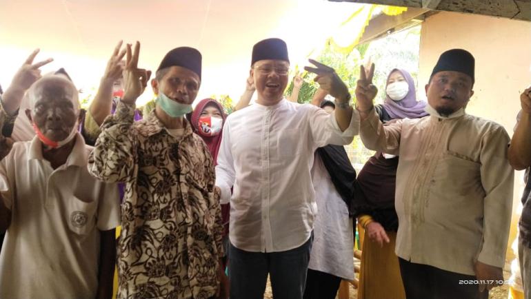 Foto bersama Rohidin Mersyah