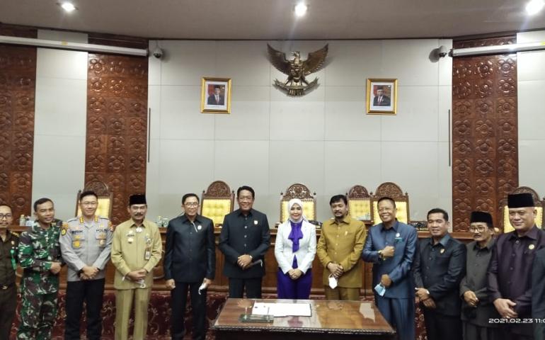 DPRD Umumkan dan Sahkan Gubernur dan Wagub Terpilih