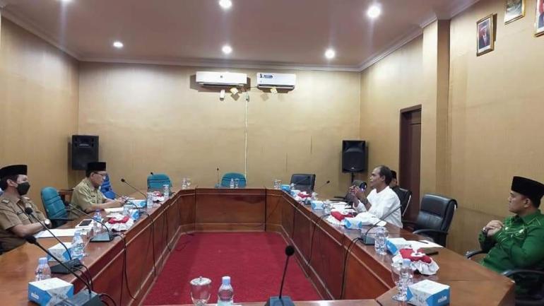 Menyoal Bansos DPRD Kota Rapat Bersama Dinsos