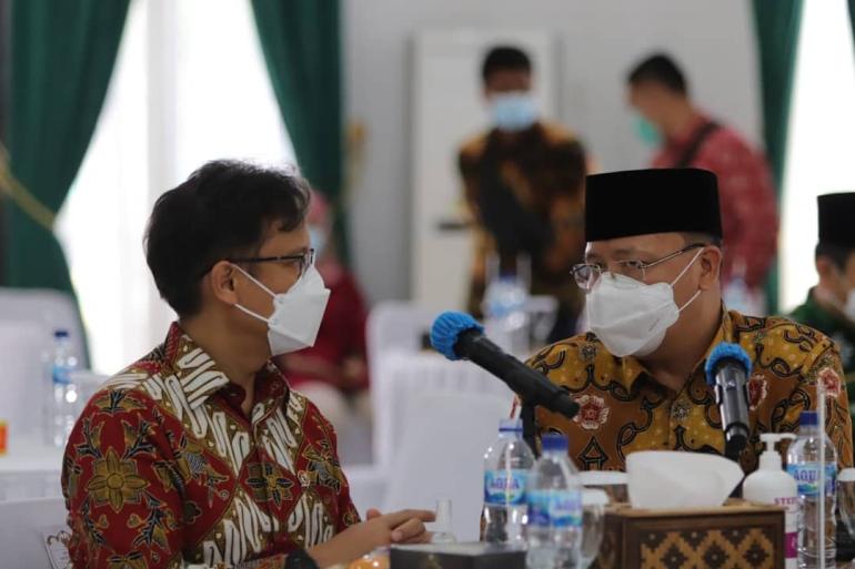 Gubernur Rohidin bersama Menkes Budi