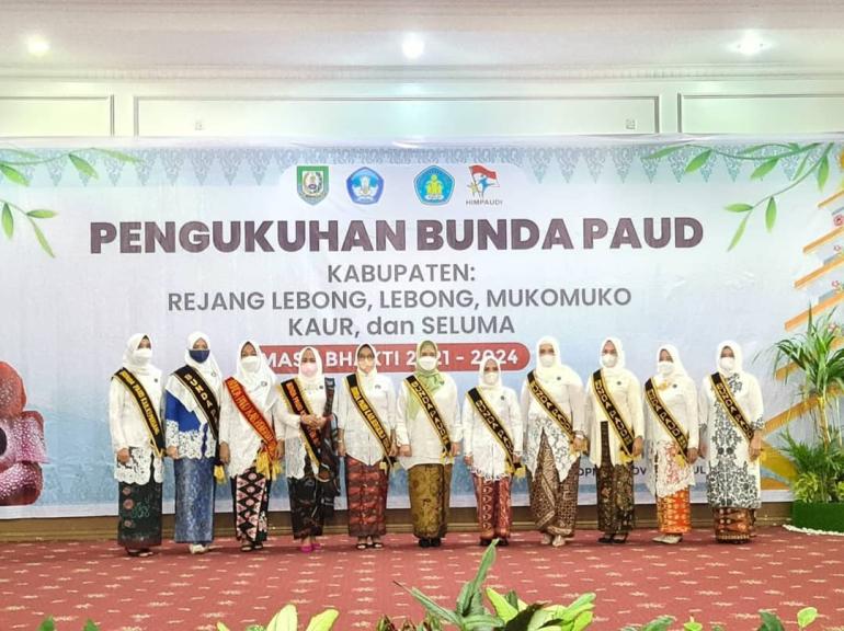 Kukuhkan 5 Bunda PAUD Kabupaten Ini Pesan Derta Rohidin