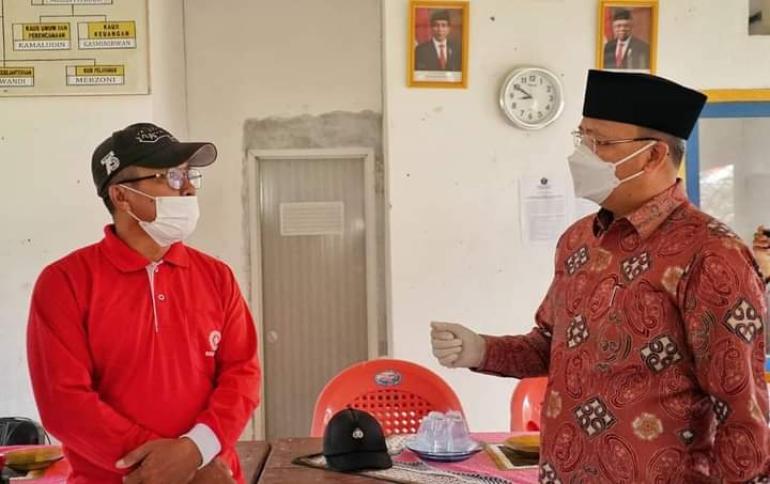 Tinjau Dua Posko PPKM di Kaur Gubernur Rohidin Serahkan Berikan Bantuan Alat Prokes