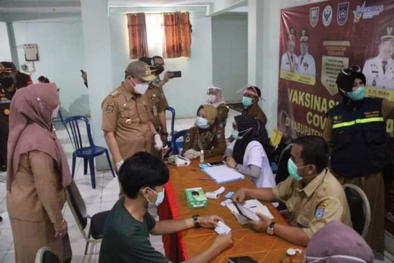 Gubernur Rohidin Tinjau Pelaksanaan Vaksinasi di Arga Makmur