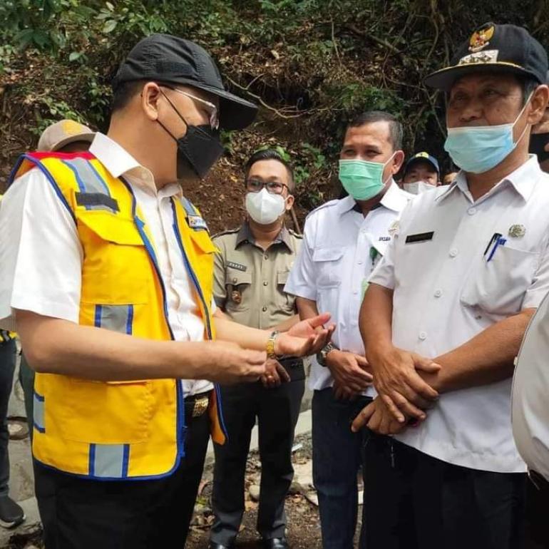 Gubernur Rohidin Pantau Jalan Liku Sembilan