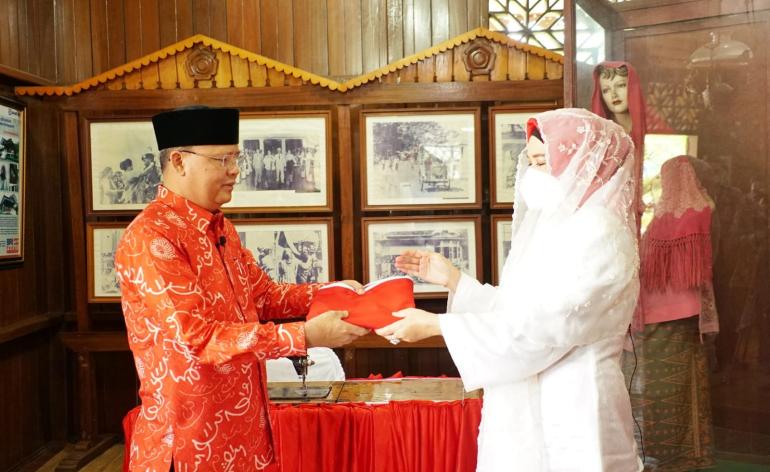 Jahit Bendera Merah Putih Napak Tilas Momen Bersejarah di Rumah Fatmawati