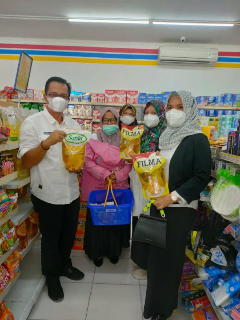 Pantau Harga Minyak Goreng Disperindagkop-UM BS Sidak