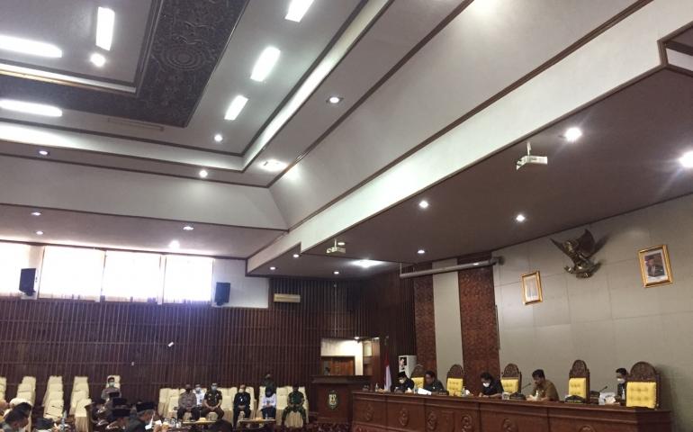 Gubernur Sampaikan Jawaban Tentang Raperda Penyelenggaraan Olahraga