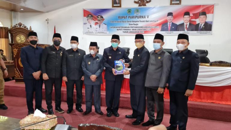 Sampaikan LKPJ Tahun 2021 Bupati PALI Lakukan Rapat Paripuna DPRD