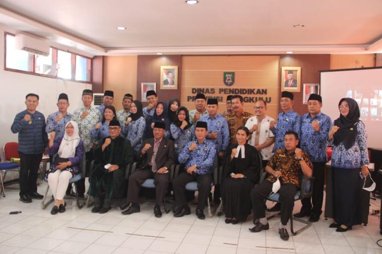 Foto Bersama Kadis Dikbud