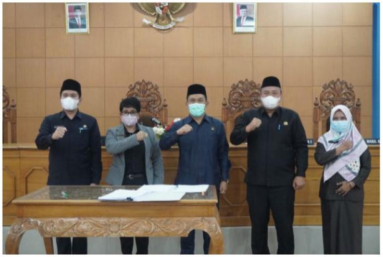 DPRD BU Melakukan Rapat Paripurna Dengan Agenda Menyetujui Raperda PDAM Menjadi Perumda 