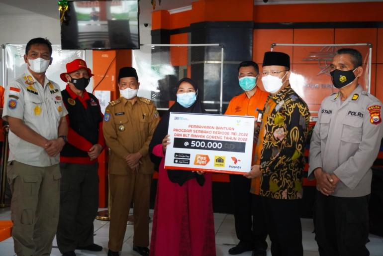 Serahkan Bantuan Pemerintah Pusat, Gubernur Rohidin Lakukan Pemantauan dan Pesankan Ini